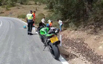 Motorista Británico de 70 Años Hospitalizado